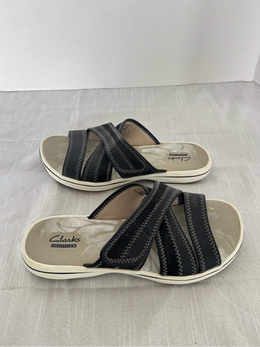 Clarks Black Slip-On Crisscross Sandals Size 6M